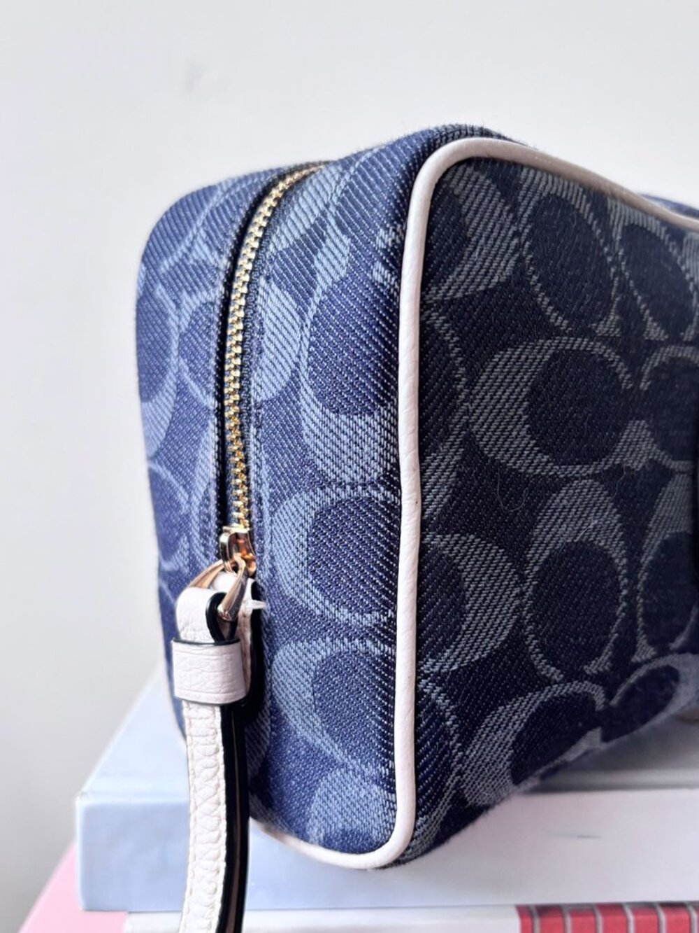 Coach Dempsey Boxy Cosmetic Case 20 Signature Denim Coach Patch - Sold Out - Picture 4 of 6